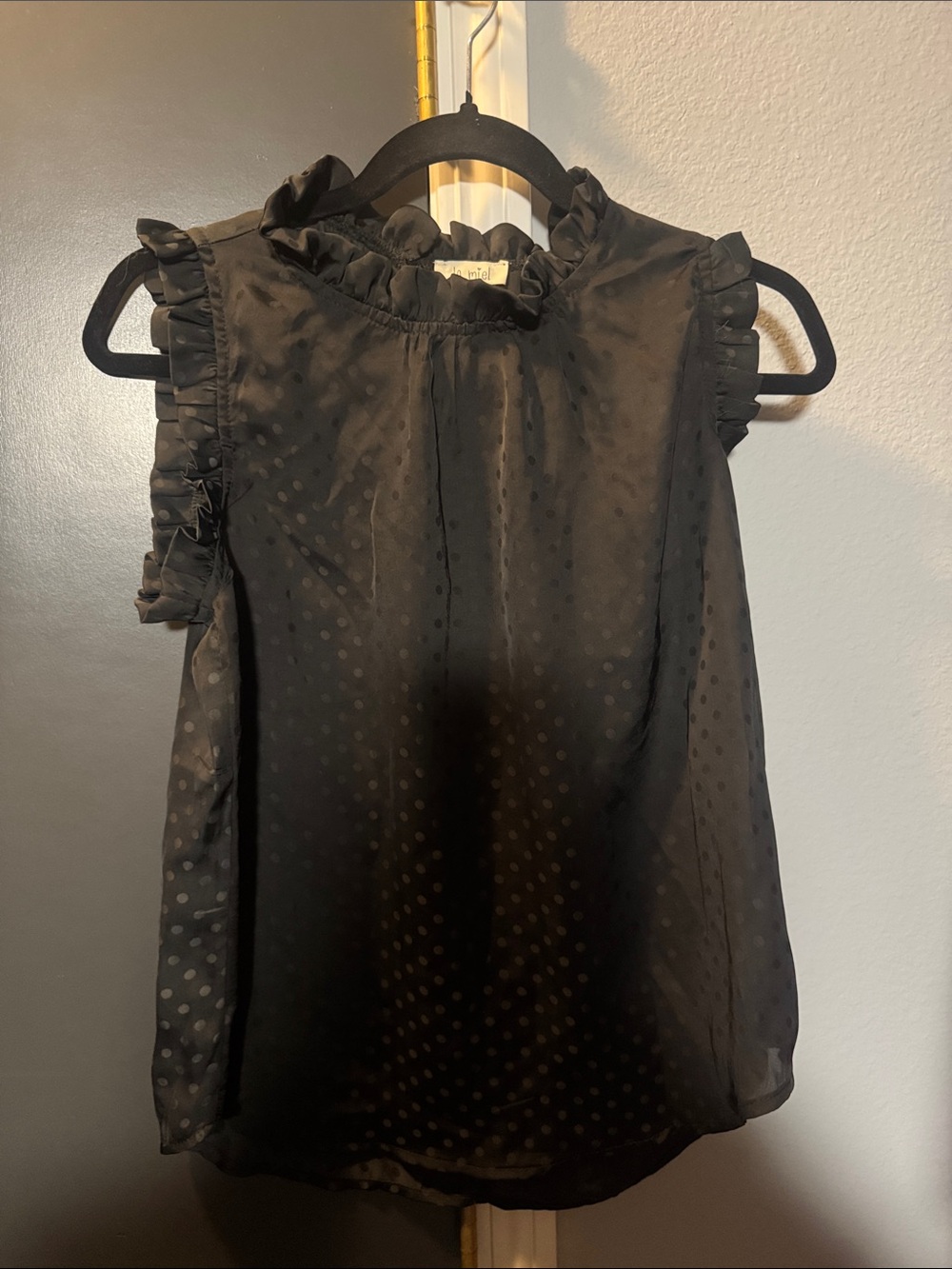 LA MIEL Black Polka Dot Ruffle-Neck Sleeveless Camisole